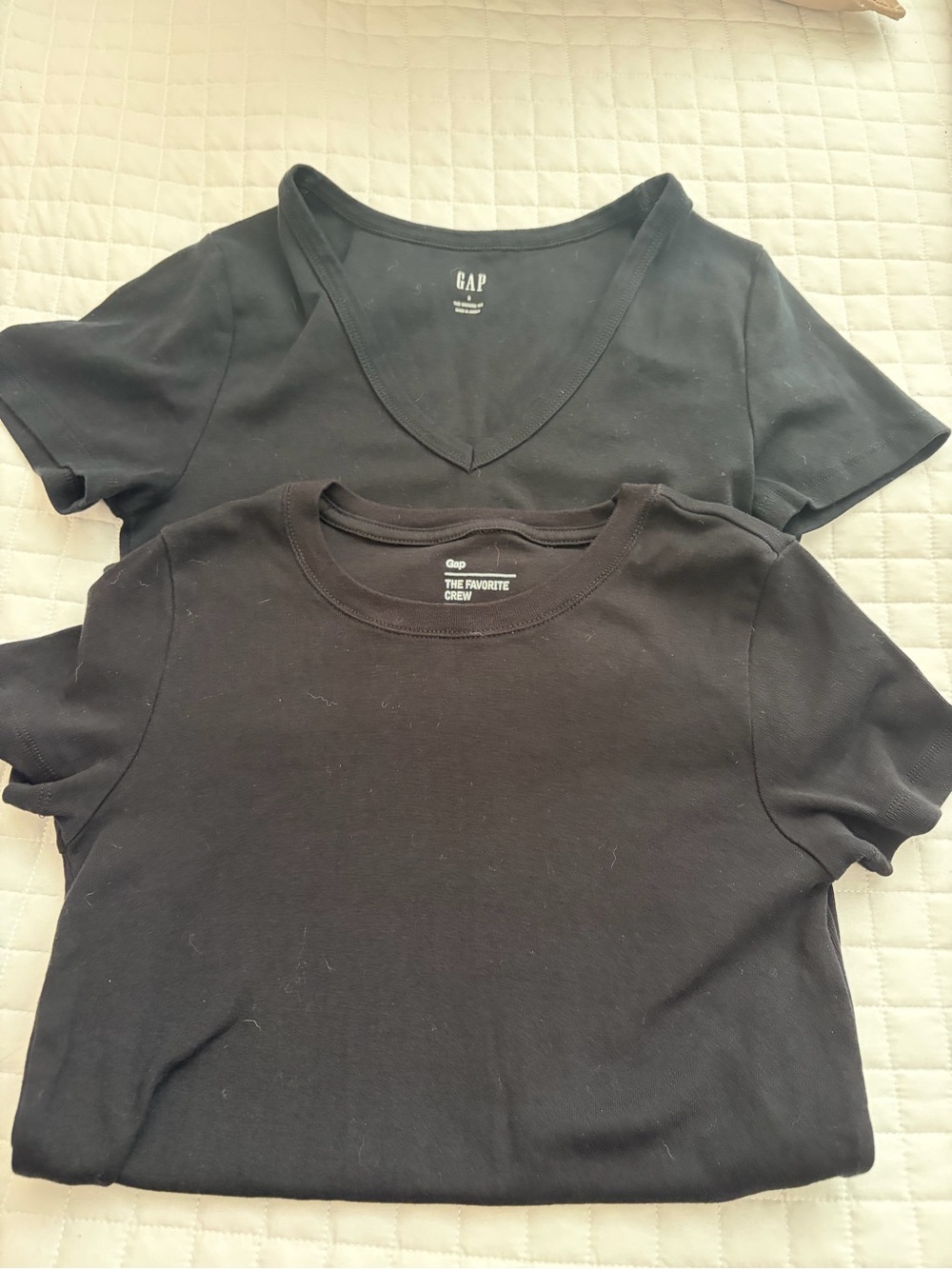 GAP Women's Black Crew & V-Neck Tops (2) short sleeve Size Small